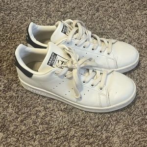 Adidas Stan smith white and navy sneakers